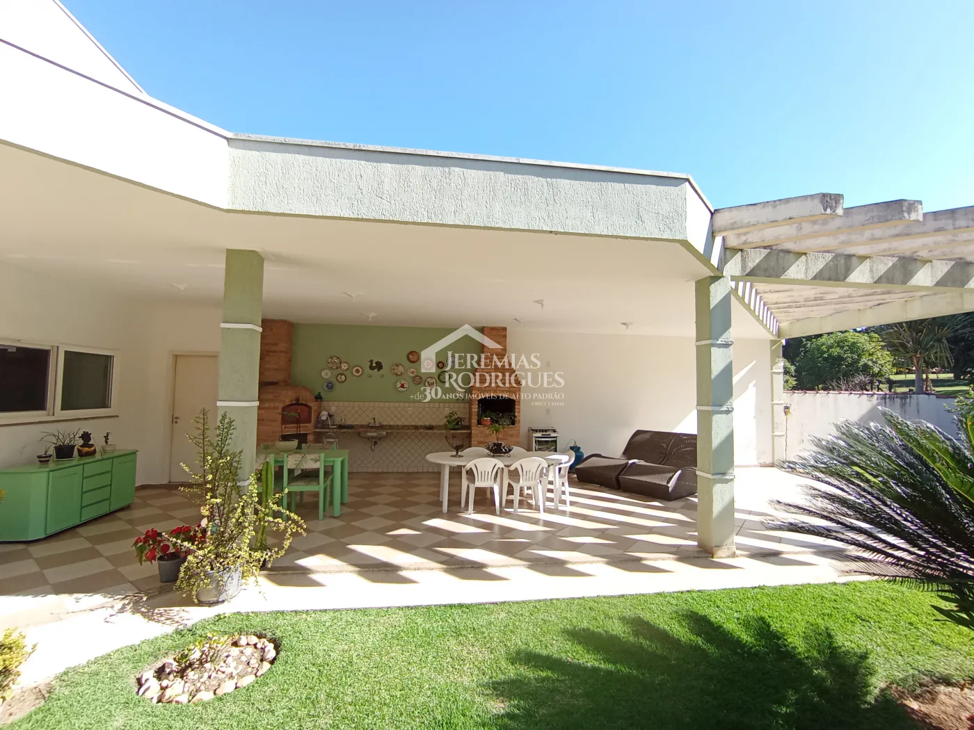 Casa à venda com 4 dormitórios no Condomínio Village Paineiras em Pindamonhangaba/SP