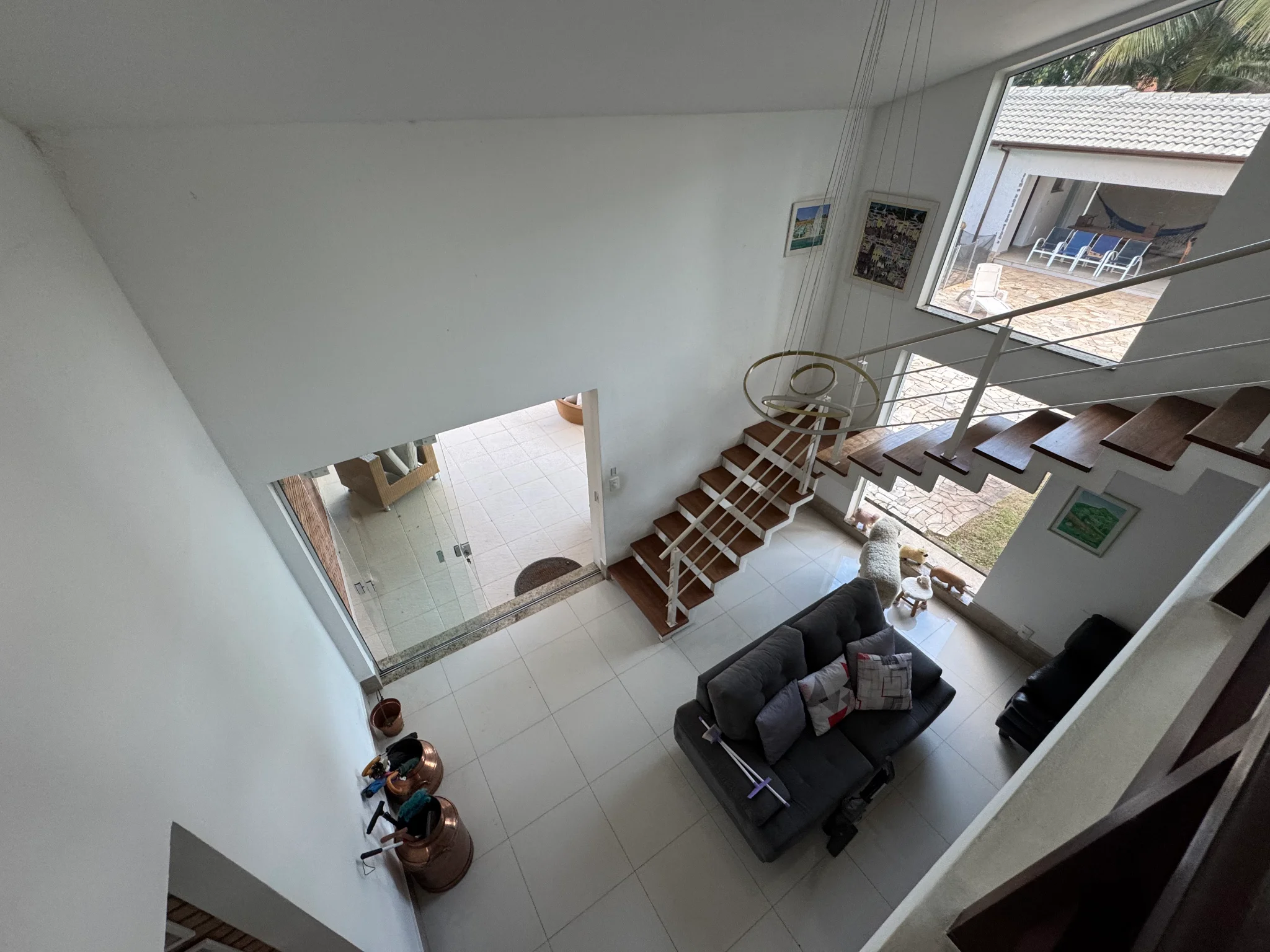 Casa à venda com 5 dormitórios no Condomínio Villlage Paineiras em Pindamonhangaba/SP. 