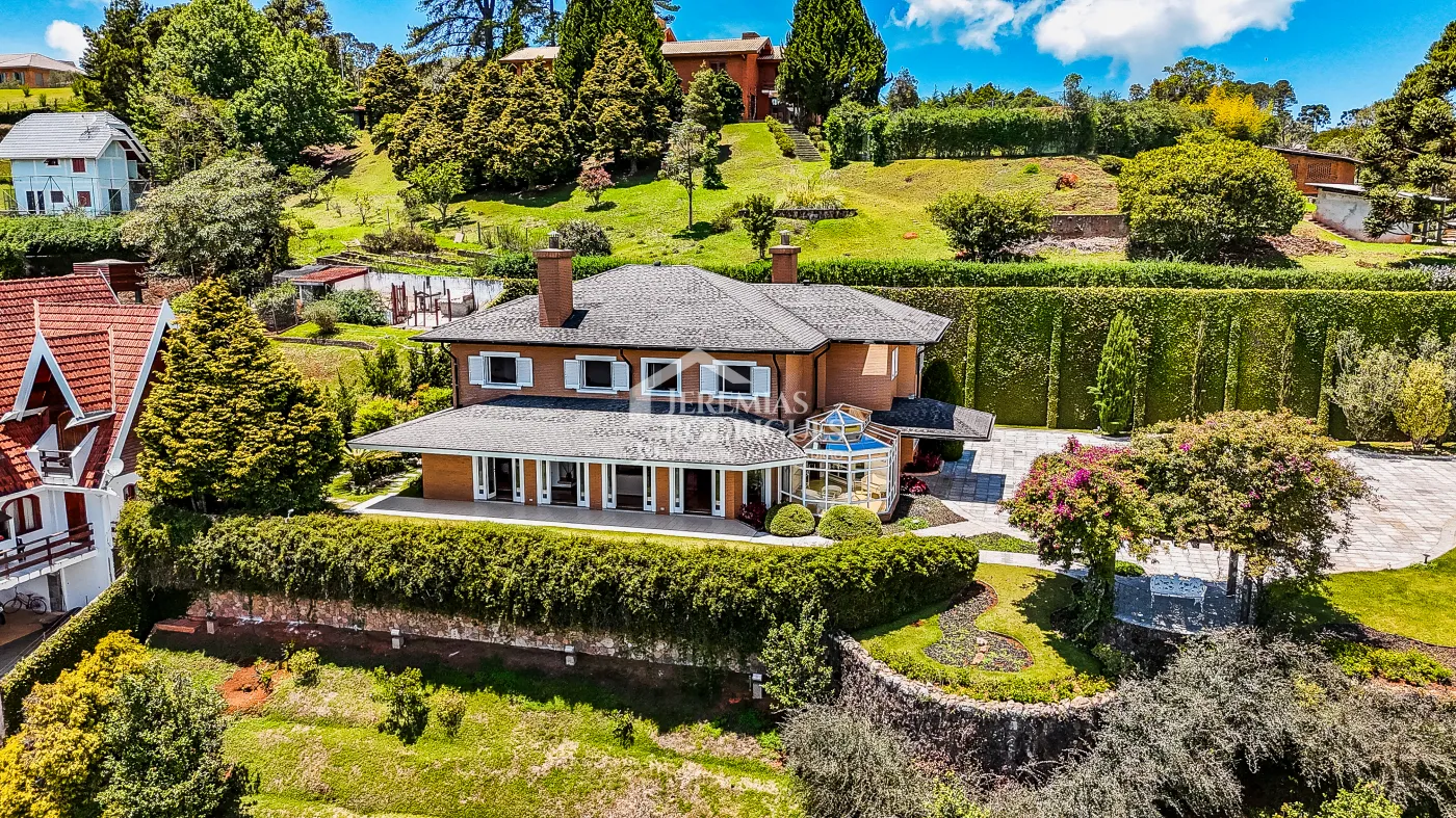 Casa com 4 suítes, 670 m² - Alto do Capivari - Campos do Jordão/SP.