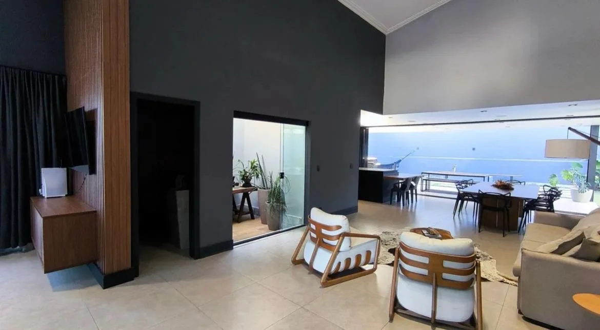 Casa com 3 dormitórios no Condomínio Santa Helena em Caçapava/SP.