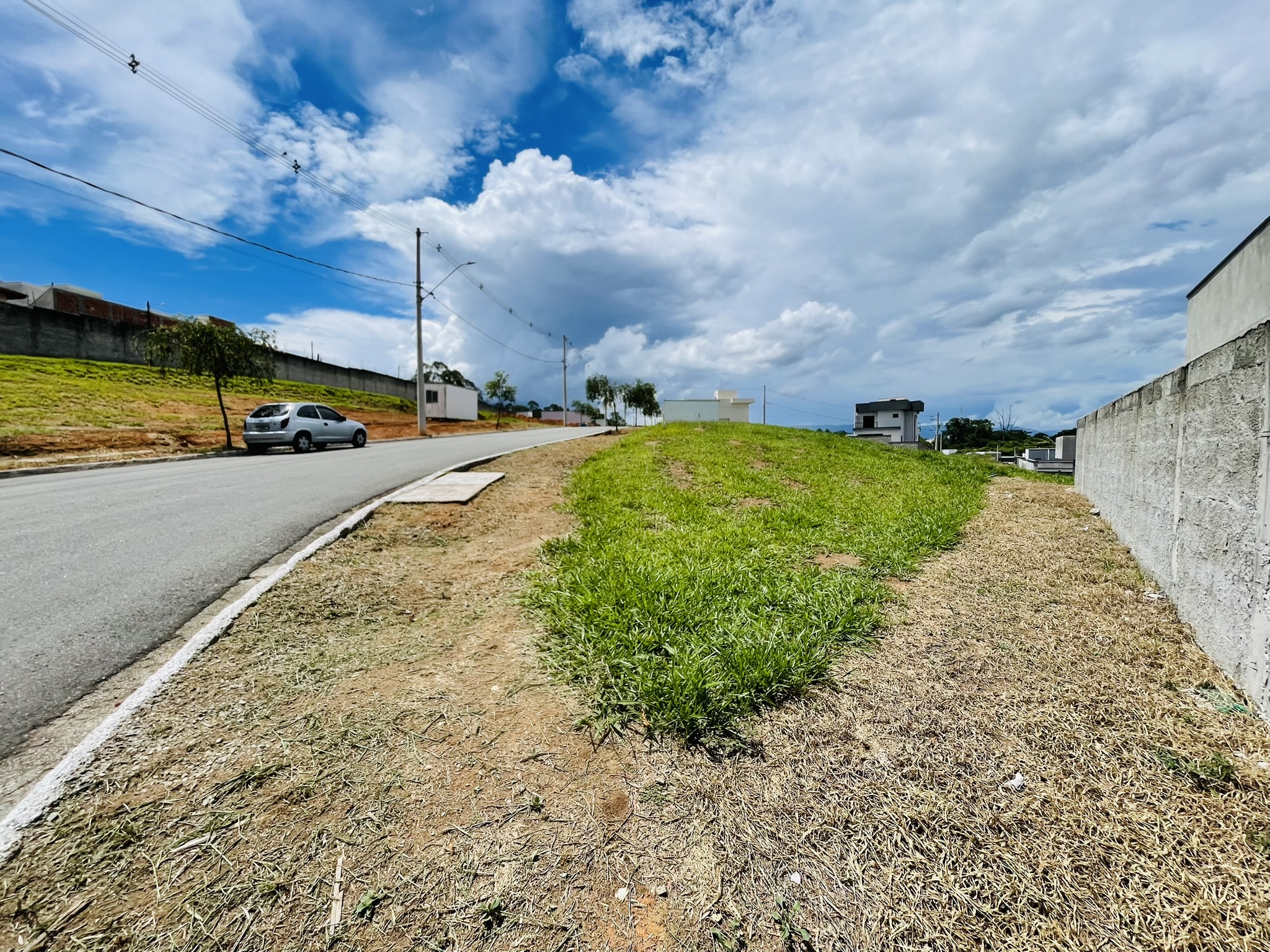 Terreno à venda com 278 m² no Condomínio Bosque do Imperador em Pindamonhangaba/SP.