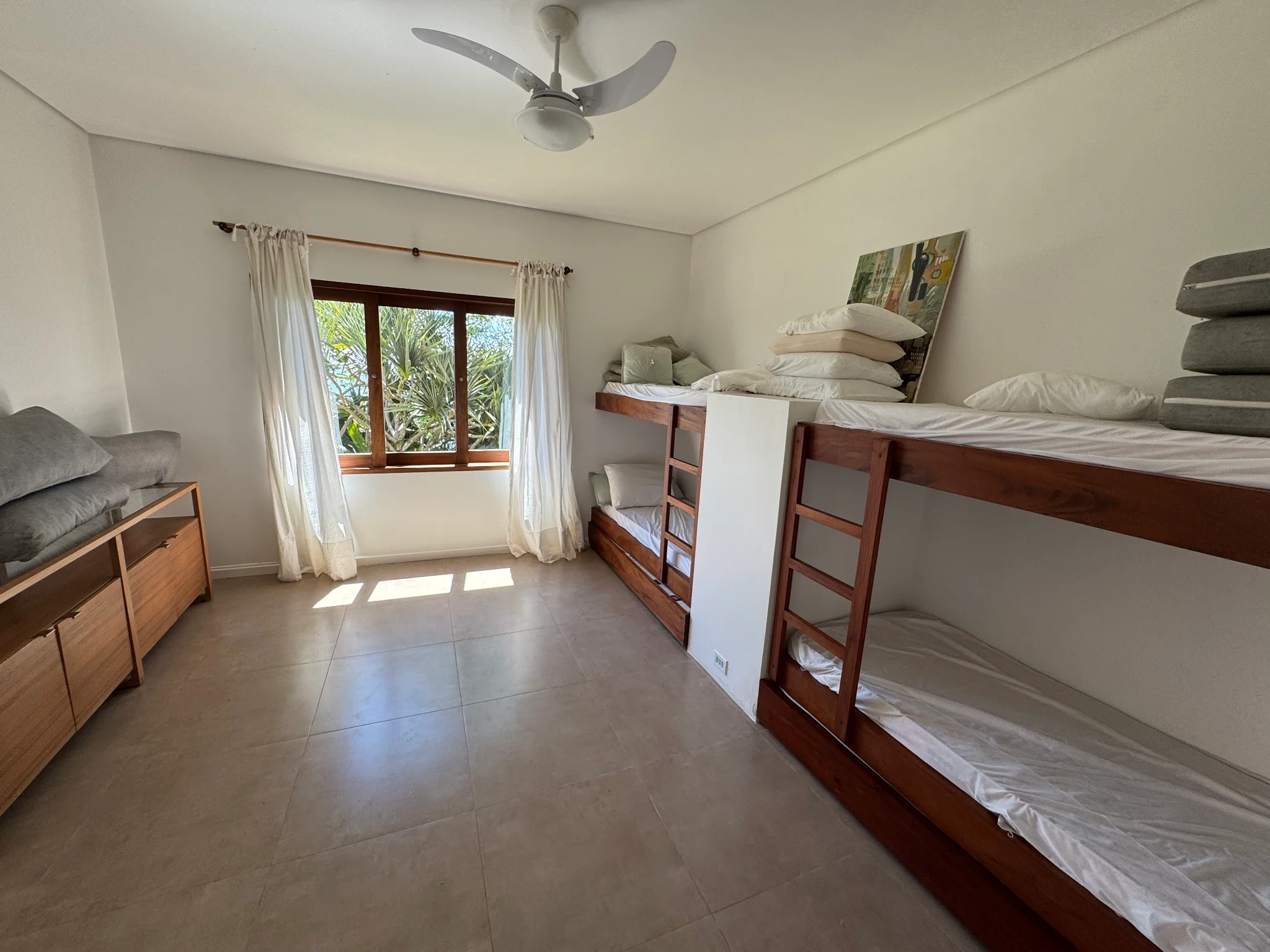 Casa à venda com 3 suítes no Condomínio Ponta das Toninhas em Ubatuba/SP. 