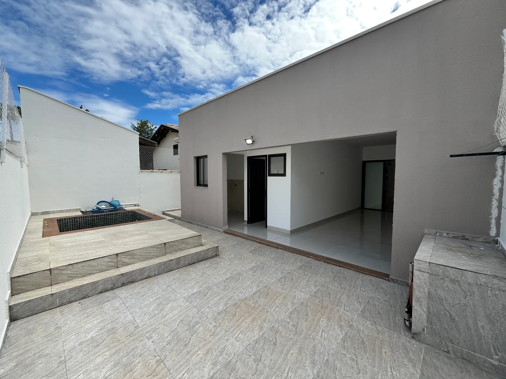 Casa térrea com espaço gourmet à venda no Village do Sol em Pindamonhangaba/SP