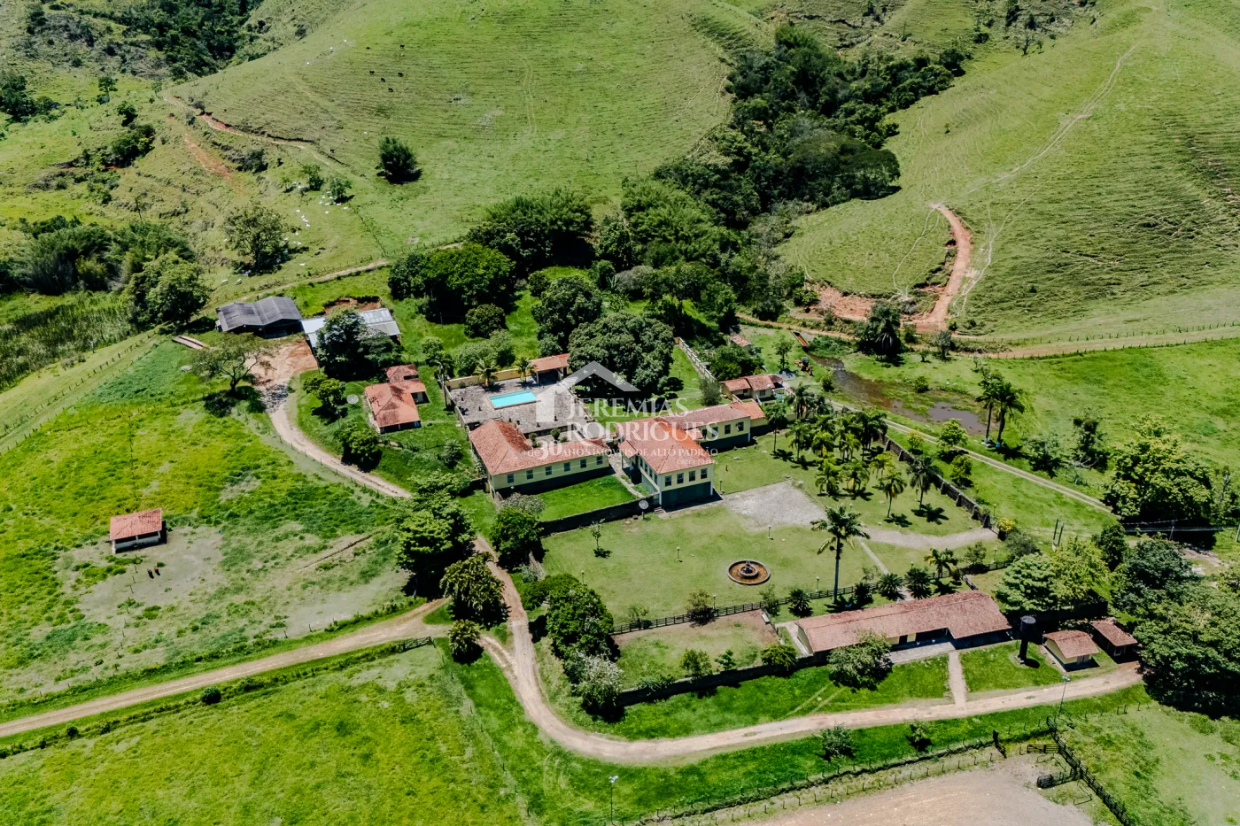 Fazenda à venda com 919,6 hectares em Cachoeira Paulista/SP.