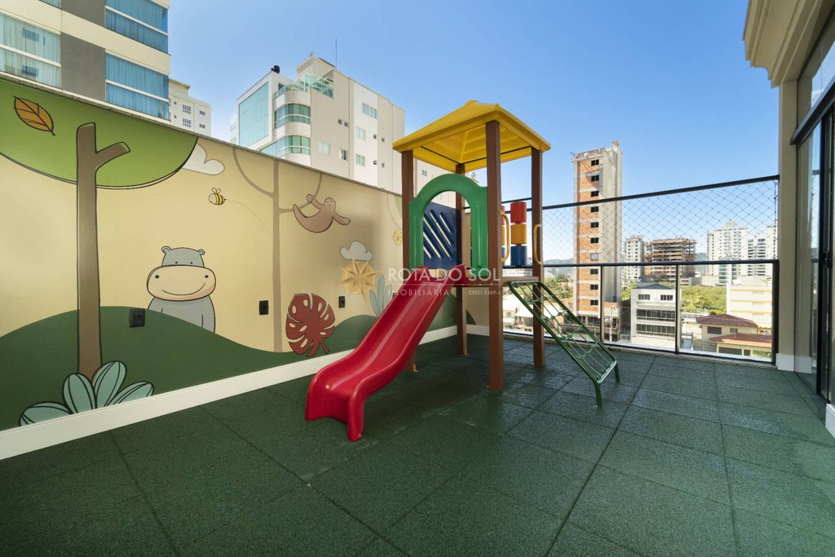 Residencial La Victoria apartamento 3 Suítes e 3 Vagas em Meia Praia Itapema SC