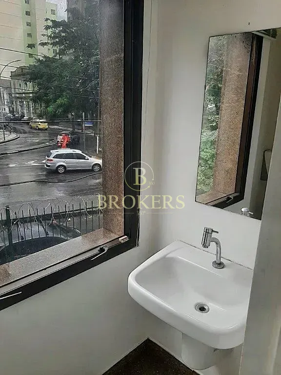 Edifício corporativo independente em localização estratégica de Laranjeiras