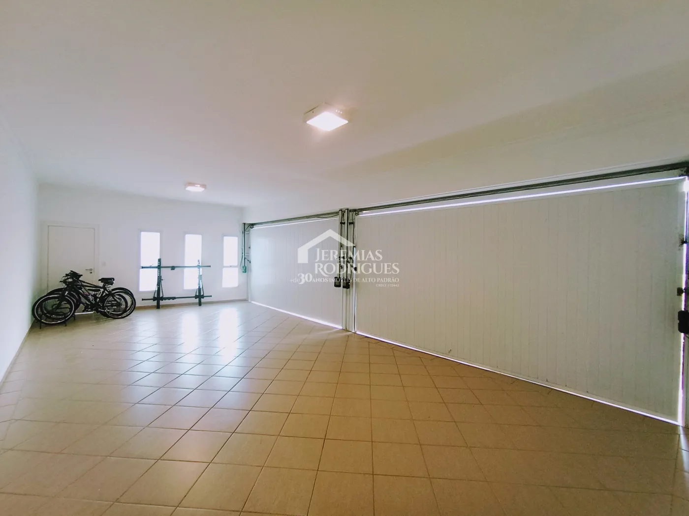 Casa à venda com 4 dormitórios no Condomínio Taubaté Village em Taubaté/SP.