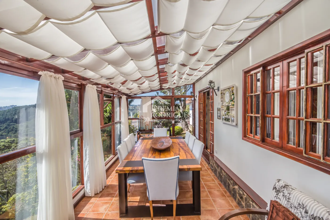 Casa com 3 suítes, 170 m² - Condomínio Jardim Monte Belo - Campos do Jordão/SP