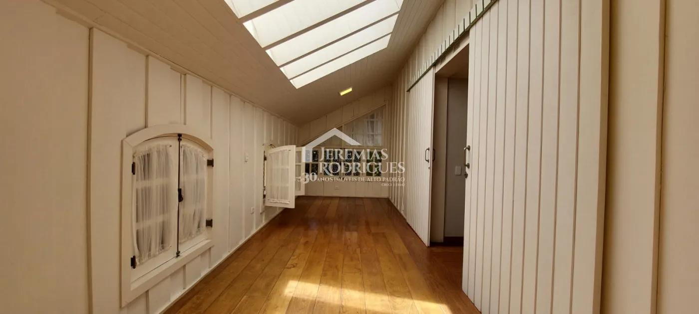 Casa com 3 dormitórios no Bairro Capivari - Campos do Jordão/SP