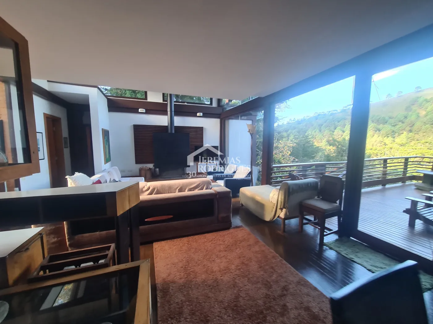 Casa à venda com 6 suítes no Condomínio Jardim Véu da Noiva em Campos do Jordão/SP