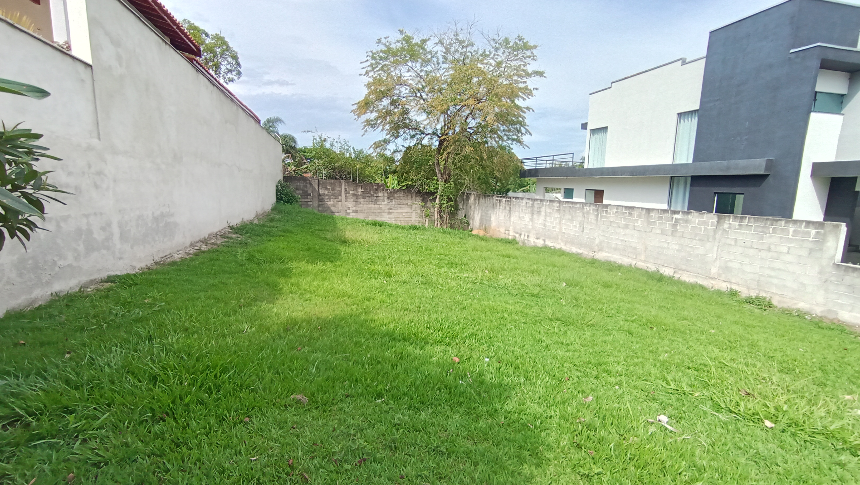Terreno à venda com 407 m² no Condomínio Reserva dos Lagos e Pindamonhangaba/SP.
