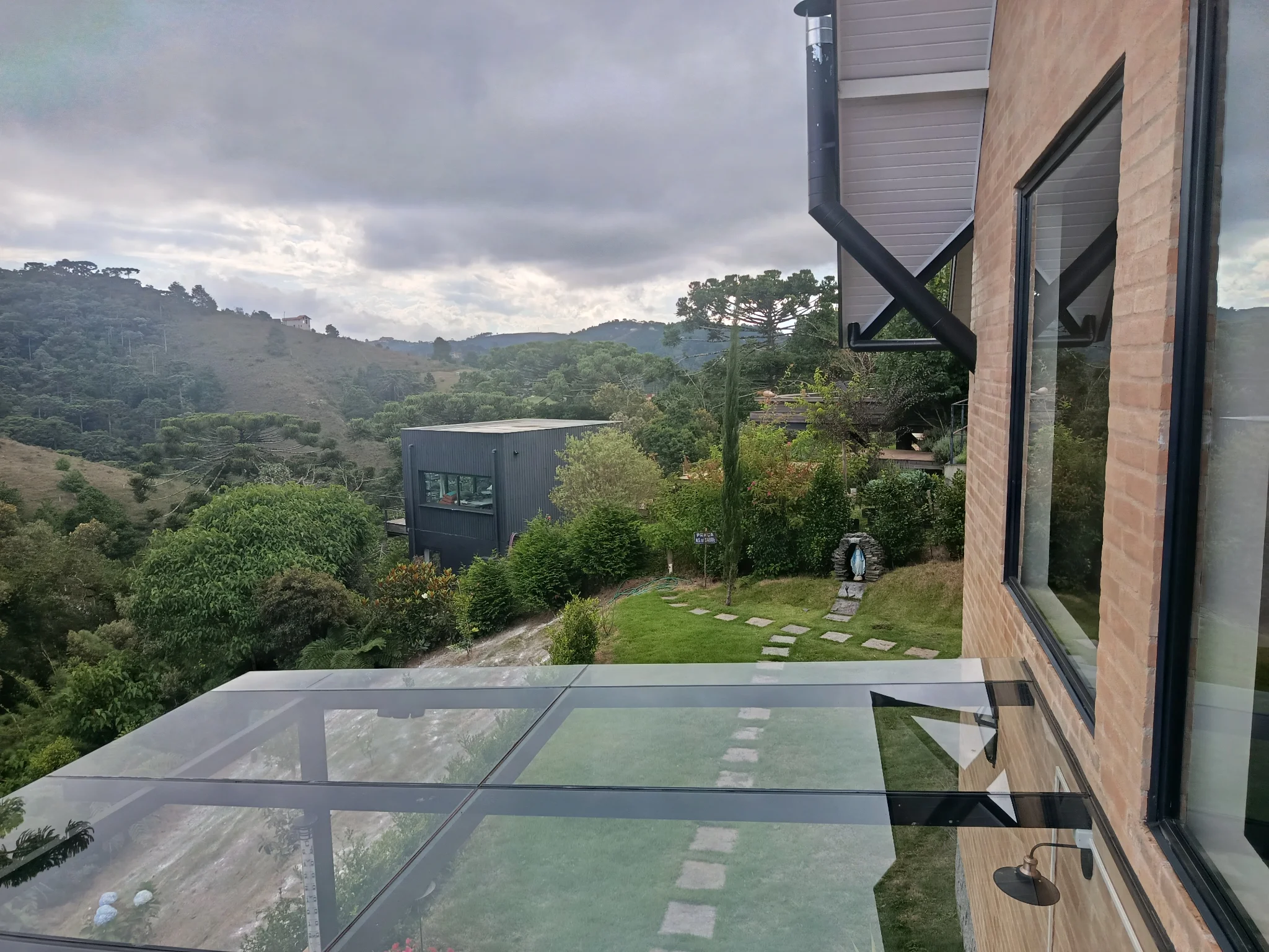 Casa à venda com 3 suítes no Condomínio Iporanga em Campos do Jordão/SP. 