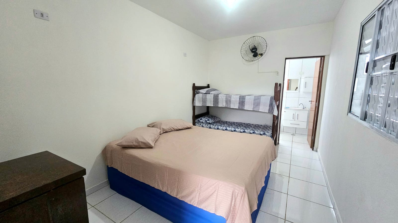 Chácara com 3 suítes, 300 m² - Chácara Ingrid - Taubaté/SP