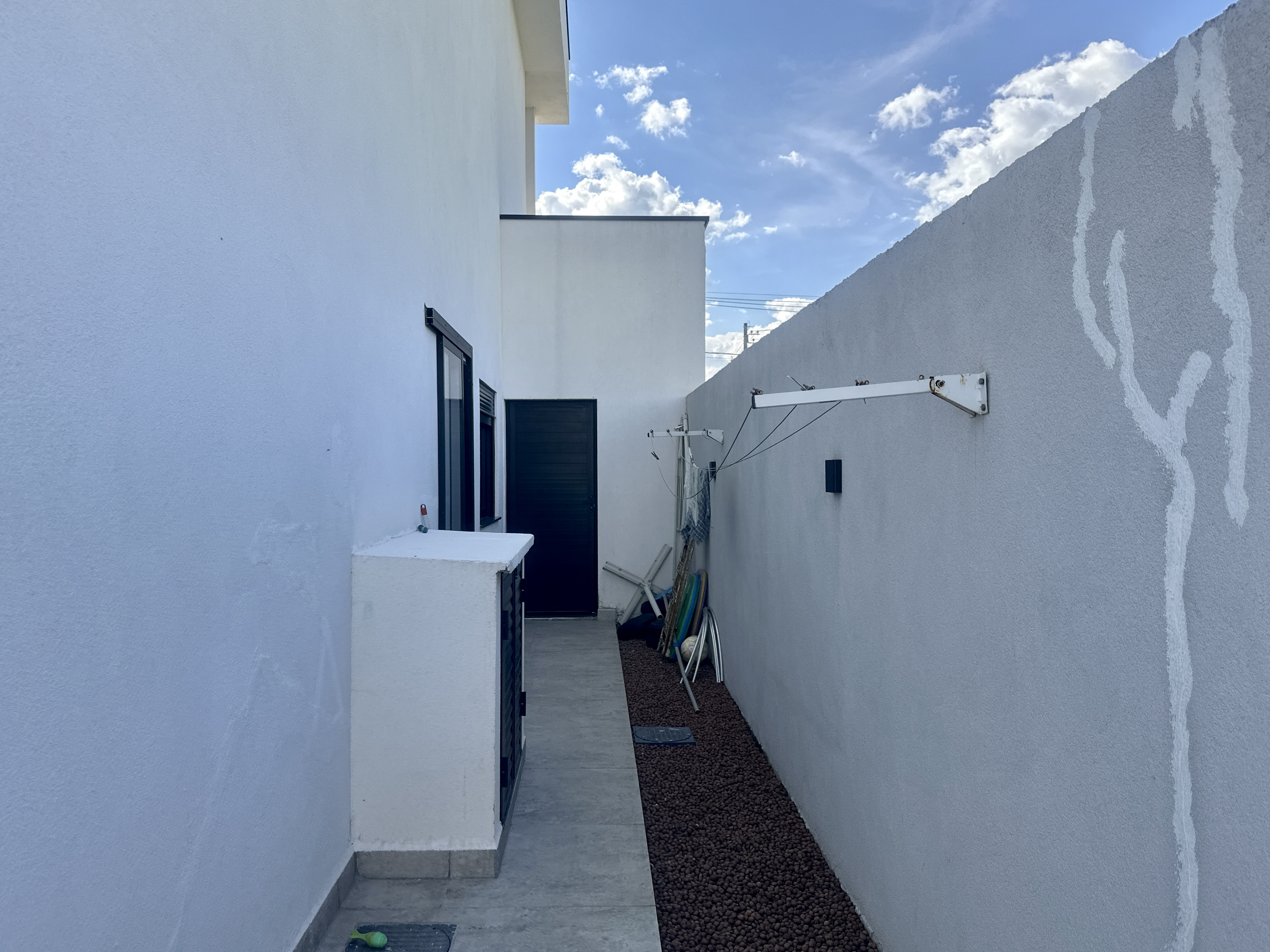 Casa à venda com 4 dormitórios no Condomínio Bella Vitta em Caçapava/SP.