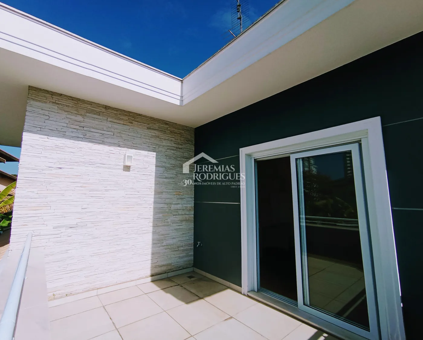 Casa para venda e locação com 4 suítes no Condomínio Taubaté Village em Taubaté/SP.