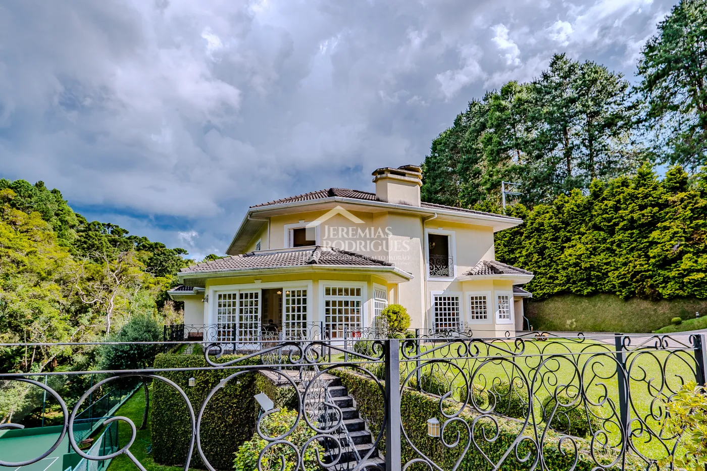 Casa com 6 suítes, 700 m² - Condomínio Vila Simonsen - Campos do Jordão/SP.