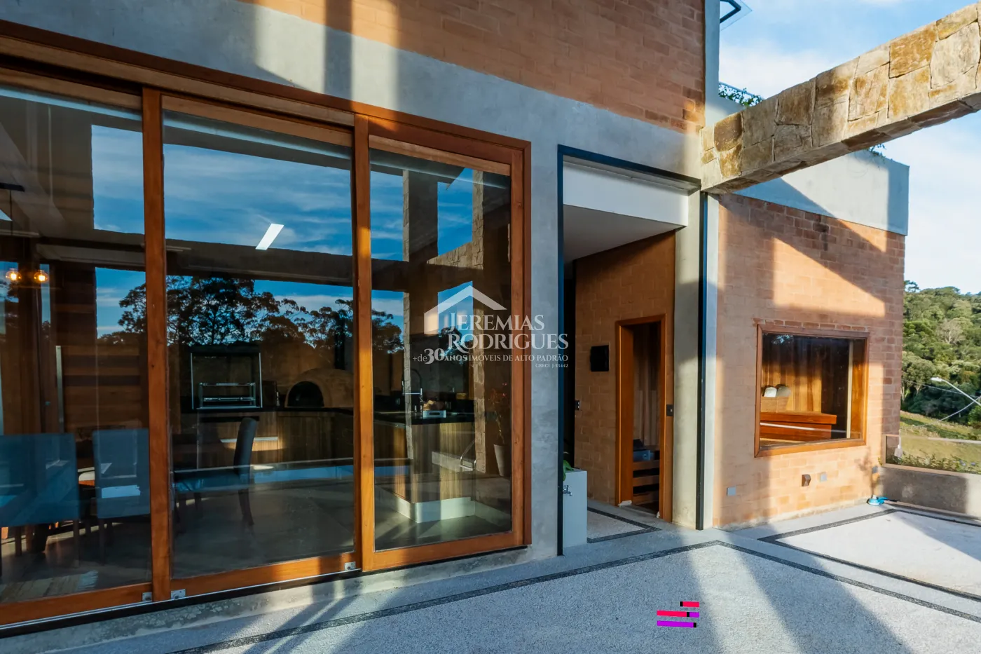 Casa com 4 suítes no condomínio Reserva Figueiredo em Campos do Jordão/SP