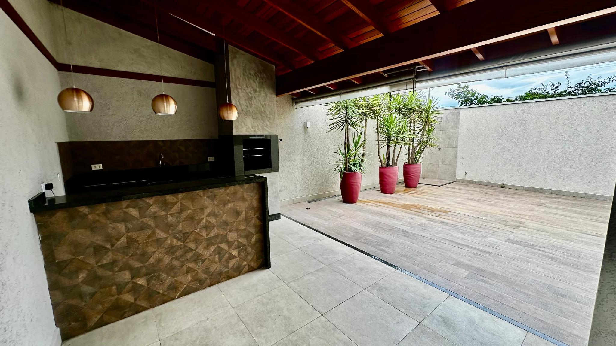 Casa para locação com 4 dormitórios no Campos do Conde II em Tremembé/SP. 