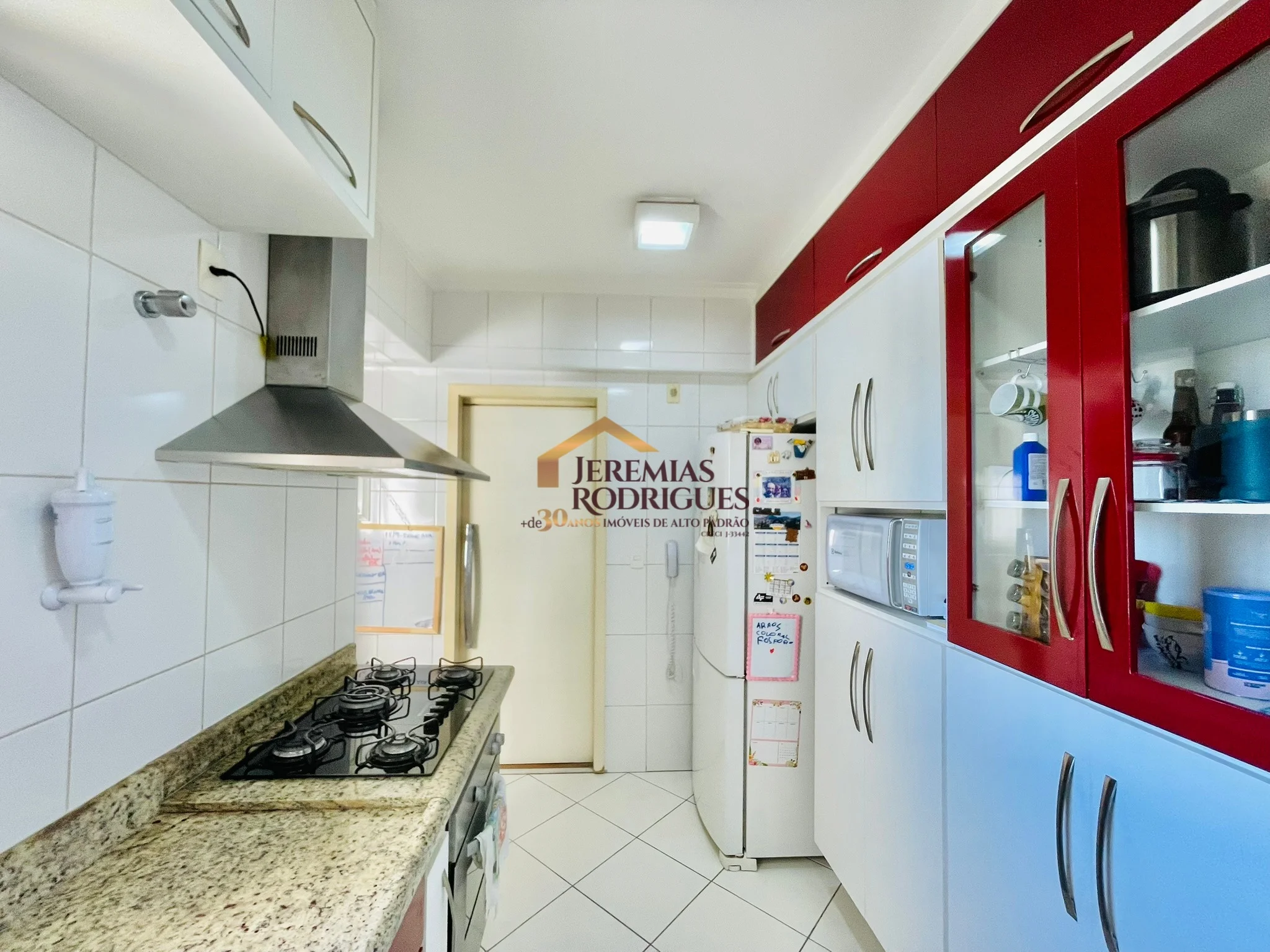 Apartamento à venda no Edifício Sauípe em Taubaté/SP.