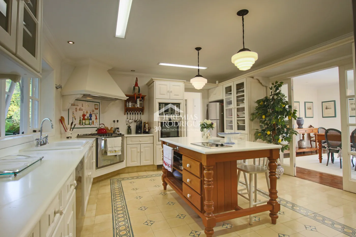 Sobrado com 6 suítes, 615 m² - Vila Inglesa - Campos do Jordão/SP.