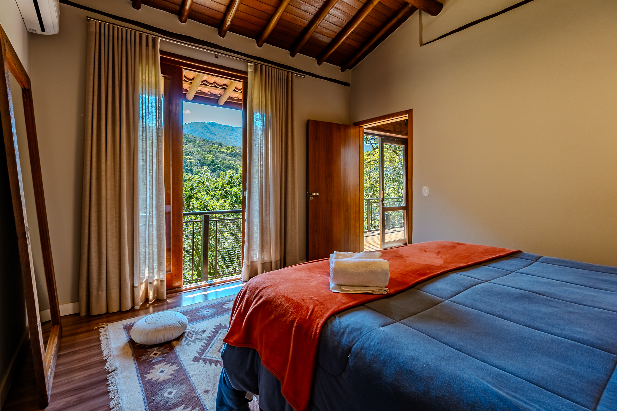 Casa à venda com 3 suítes no Condomínio Portal da Mantiqueira em Santo Antônio do Pinhal/SP.