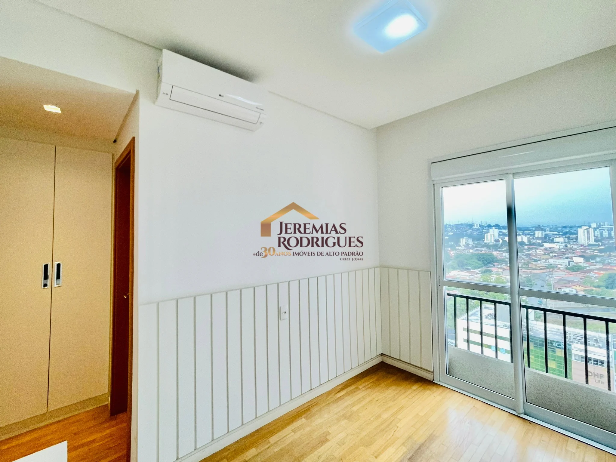 Apartamento Mobiliado para locação e venda no Condomínio Des Arts em Taubaté/SP.
