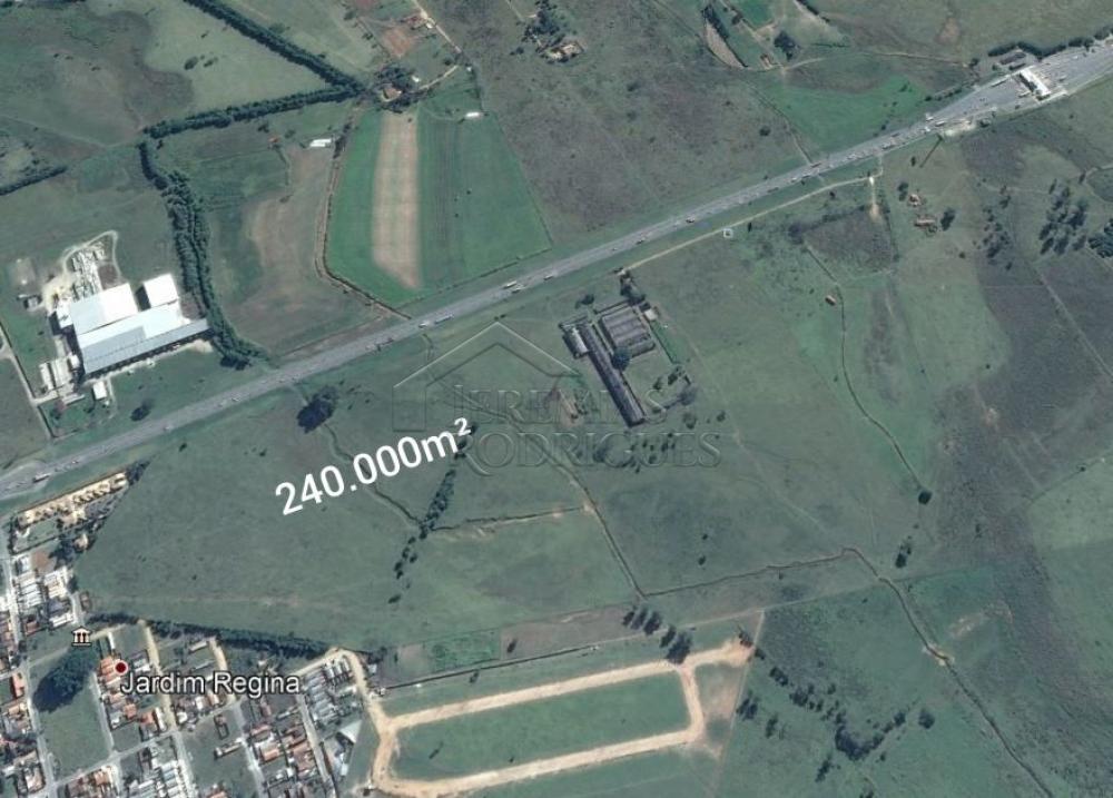 Área rural à venda com 123.247 m² no bairro Jardim Regina em Pindamonhangaba/SP.