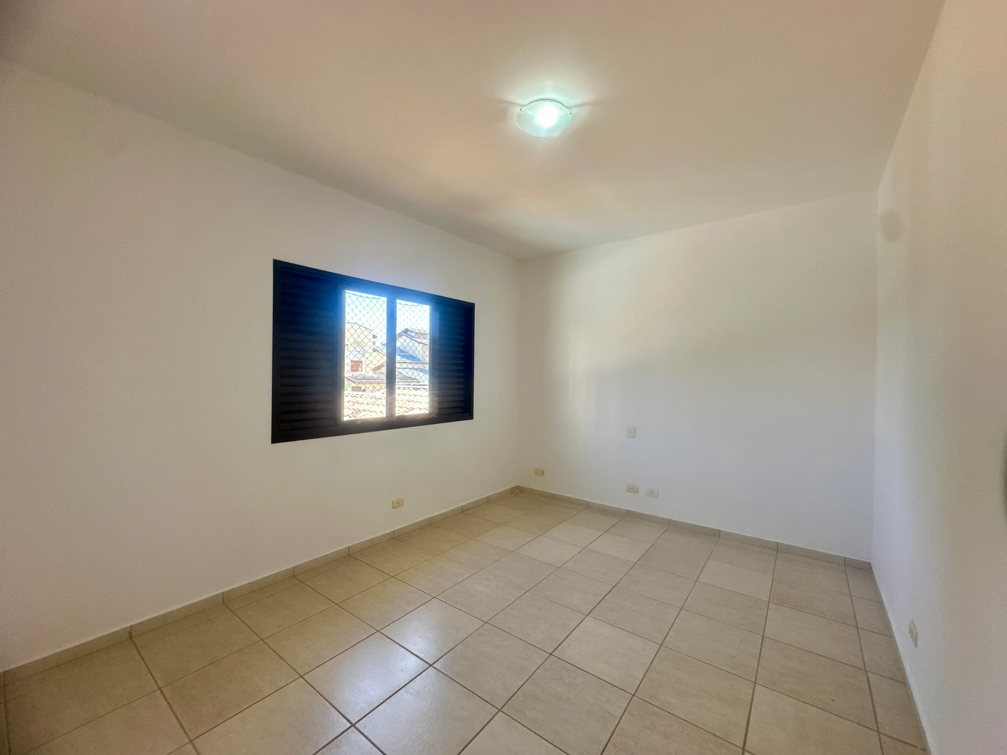 Casa para venda e locação no Condomínio Taubaté Village em Taubaté/SP.