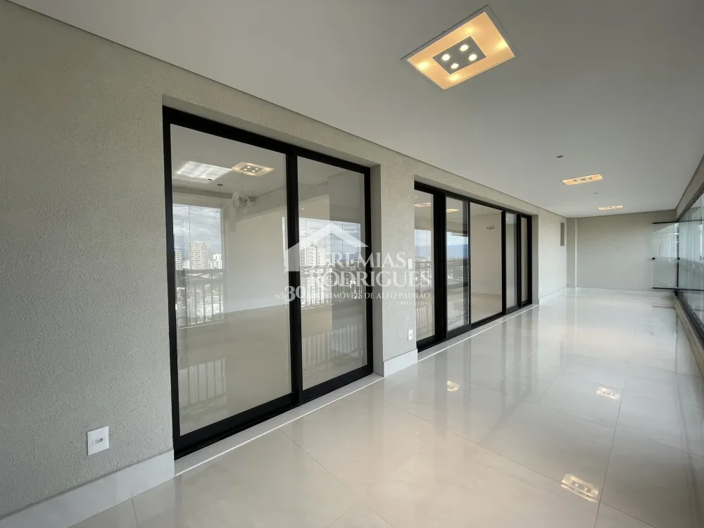 Apartamento com 3 suítes, 211 m² no Edifício Europa em Taubaté/SP