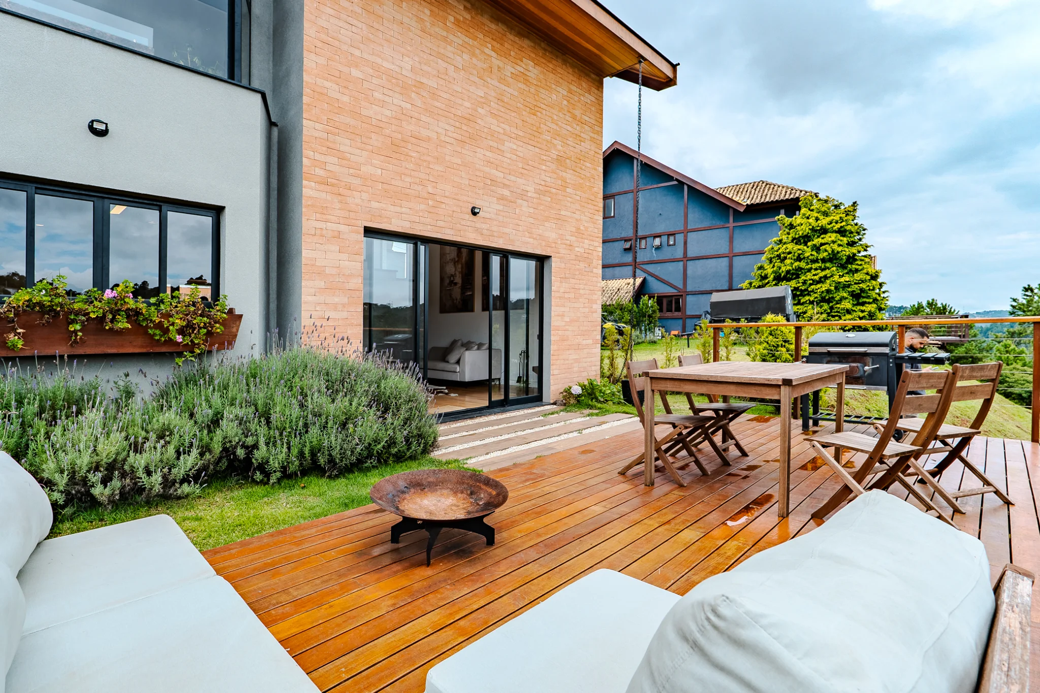 Casa à venda com 4 suítes no Condomínio Beverly Hills em Campos do Jordão/SP. 