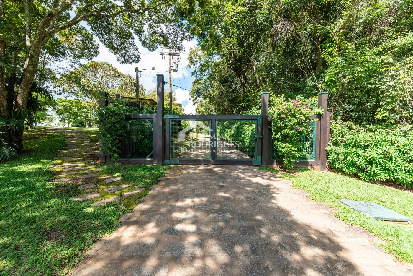 Sitio com 9 suítes, 2.600 m² - Piracaia/SP.