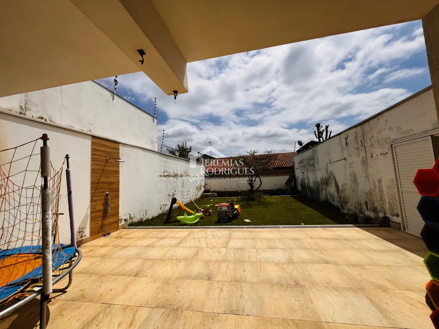 Casa com 3 dormitórios, 198 m² - Alto São Pedro - Taubaté/SP.
