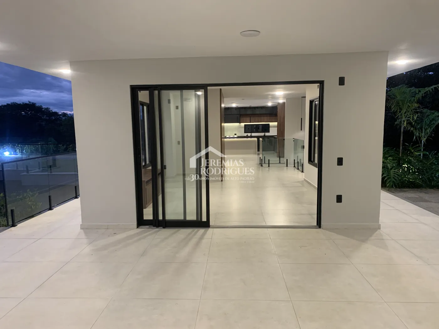 Casa à venda com 4 suítes no Condomínio Altos do Cataguá em Taubaté/SP