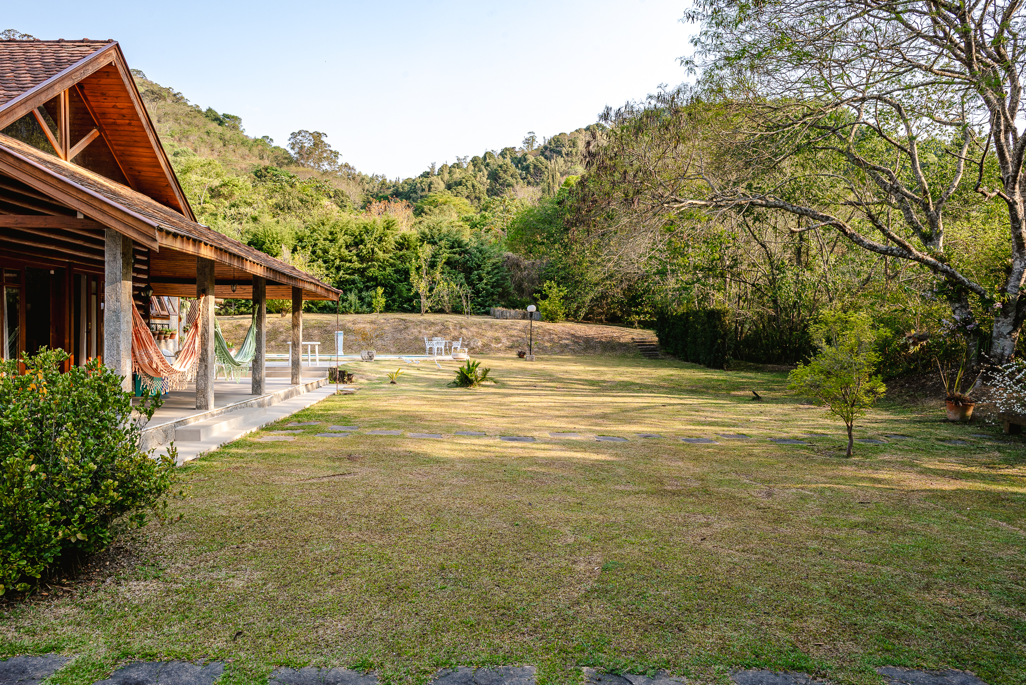 Casa à venda com 4 suítes no Condomínio Country Club em Santo Antônio do Pinhal/SP.