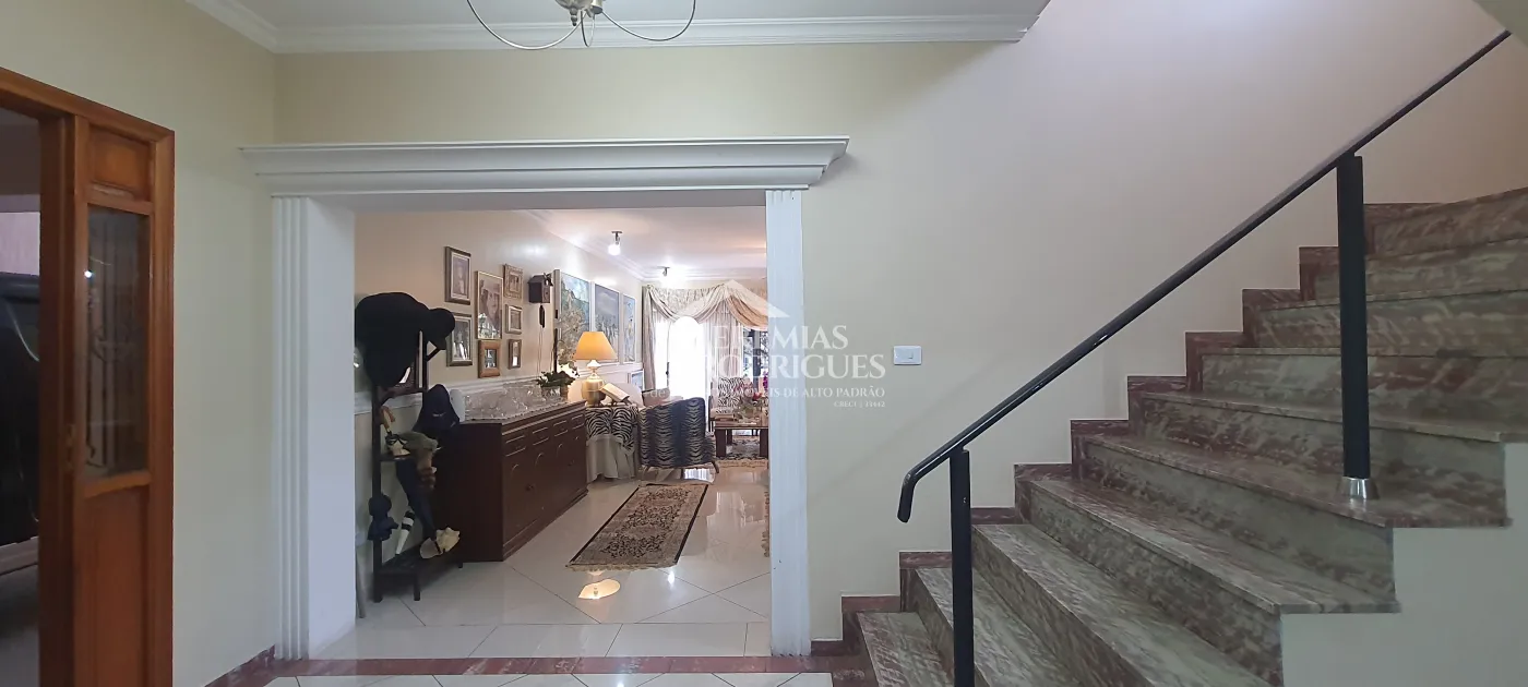 Casa para locação com 5 dormitórios no Centro em Taubaté/SP.