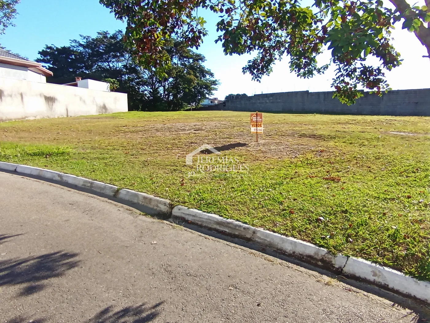 Terreno à venda com 448 m² no Condomínio Campos do Conde II - Chambord em Tremembé/SP