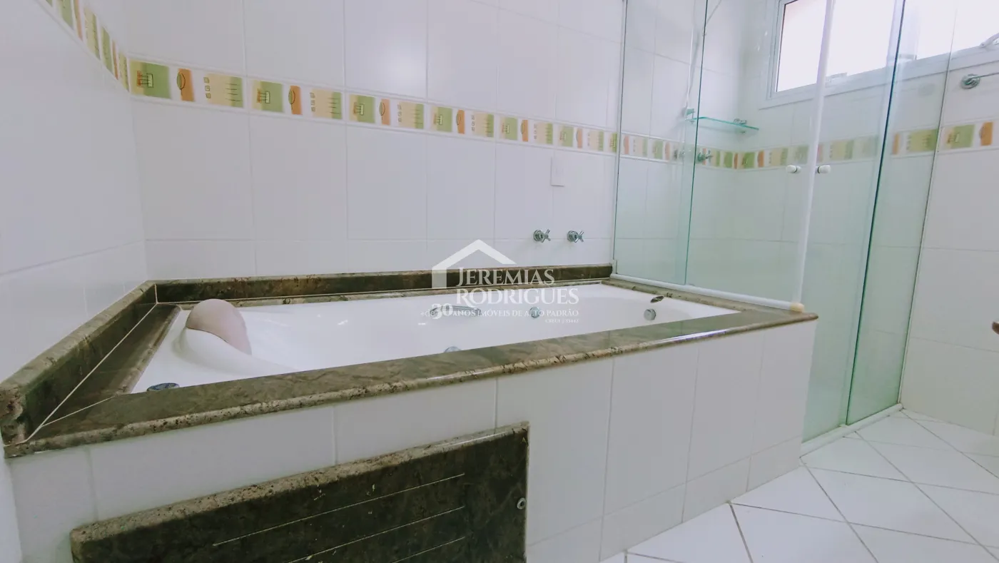 Casa à venda com 5 dormitórios no Condomínio Taubaté Village em Taubaté/SP.