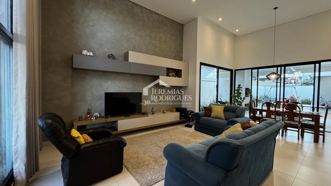 Casa à venda com3 suítes no Condomínio Reserva dos Lagos em Pindamonhangaba/SP.