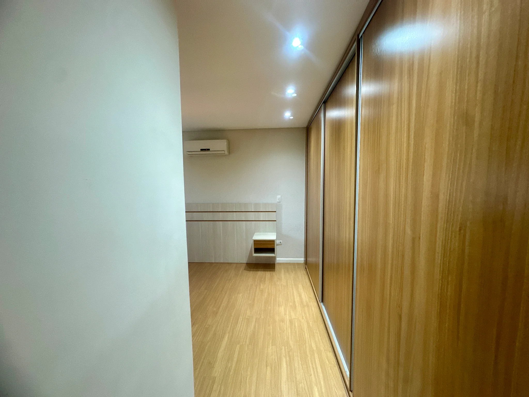 Apartamento mobiliado para venda e locação, 263 m² no Edifício Placere em Taubaté/SP.