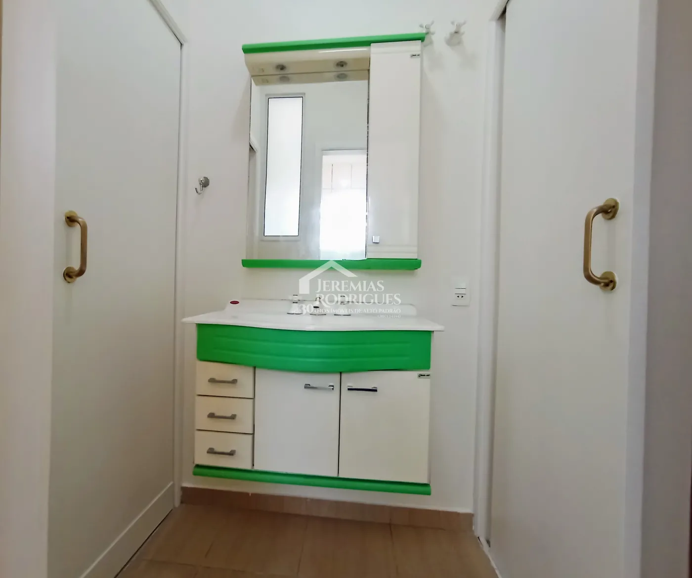 Casa para locação com 4 dormitórios no Condomínio Taubaté Village em Taubaté/SP.