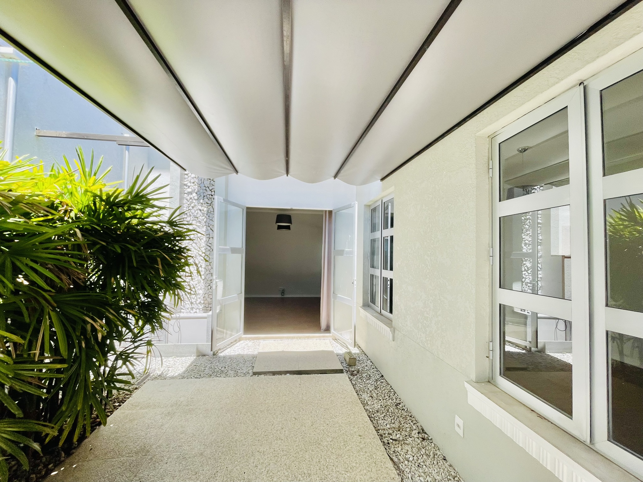 Casa à venda com 3 suítes no Condomínio Campos do Conde II em Tremembé/SP.