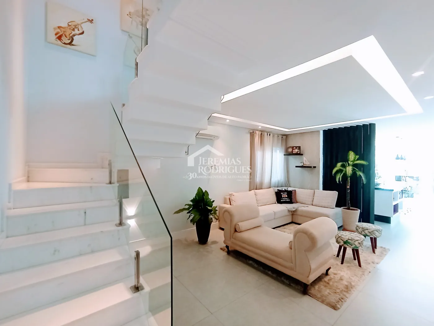 Casa à venda com 4 suítes no Condomínio Altos da Serra VI em São José dos Campos/SP