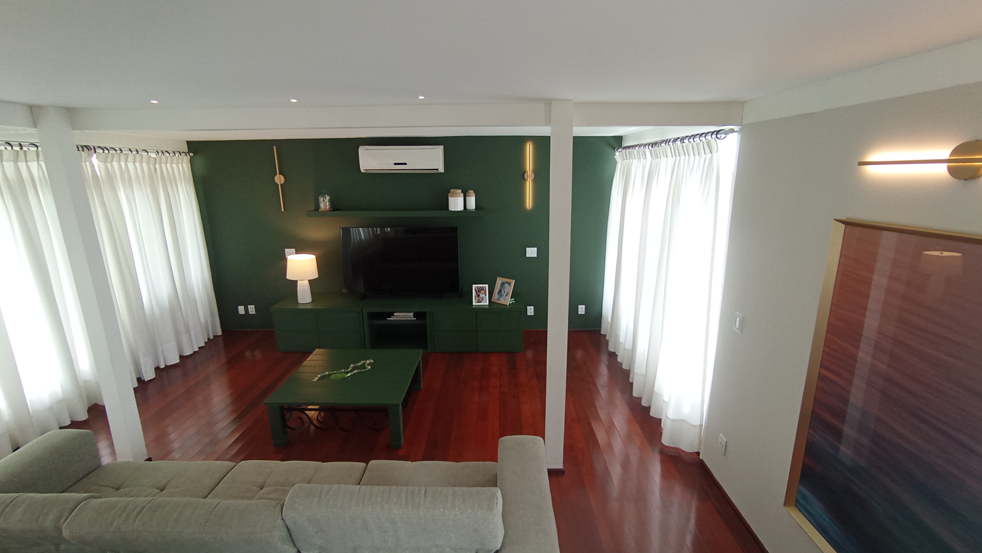 Casa à venda com 3 dormitórios no Condomínio Portal do Sol em Tremembé/SP.