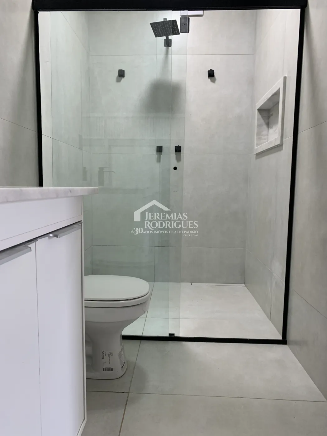 Casa à venda com 4 suítes no Condomínio Altos do Cataguá em Taubaté/SP