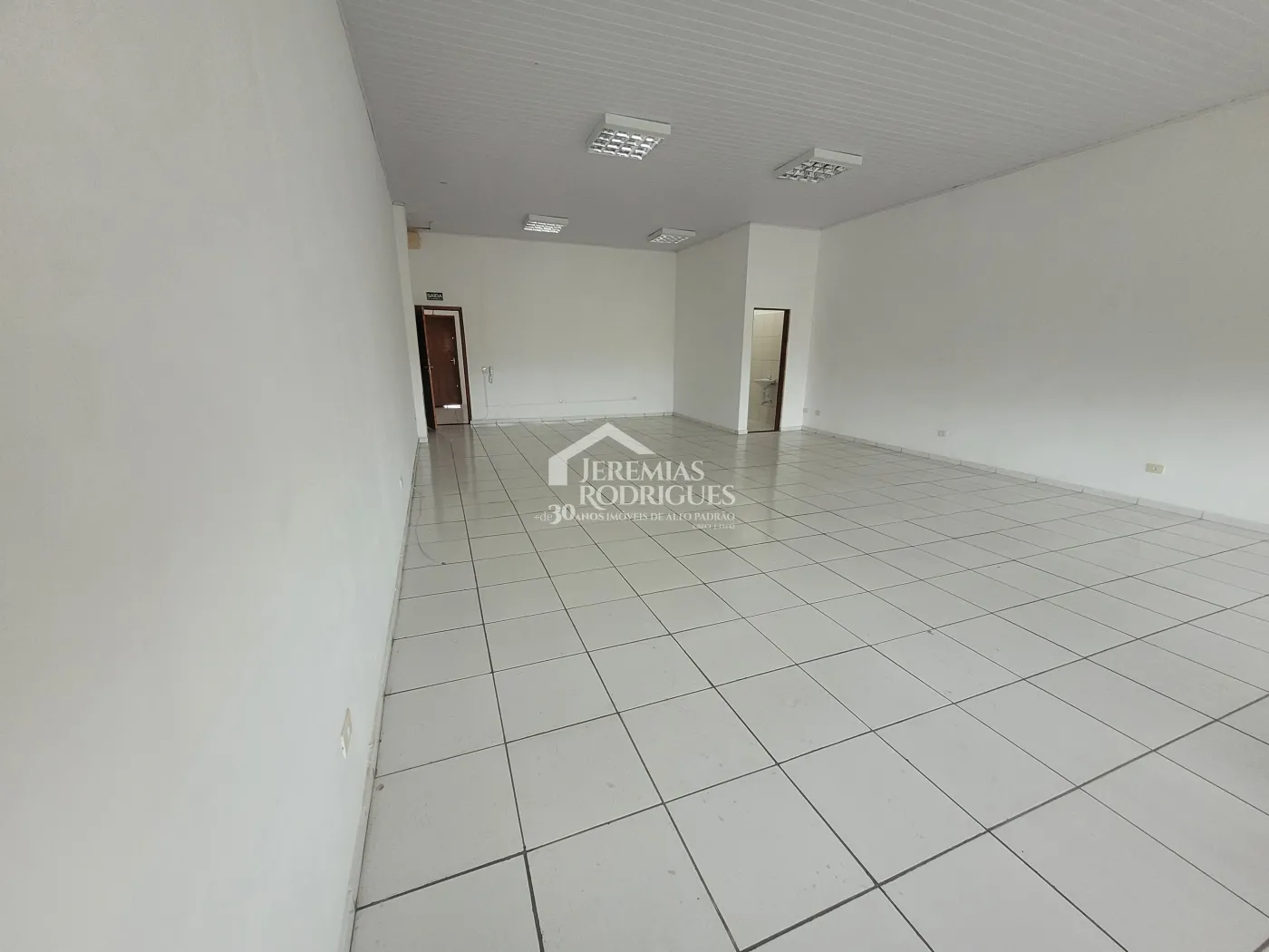 Sala comercial com 70 m² - Centro - Pindamonhangaba/SP.