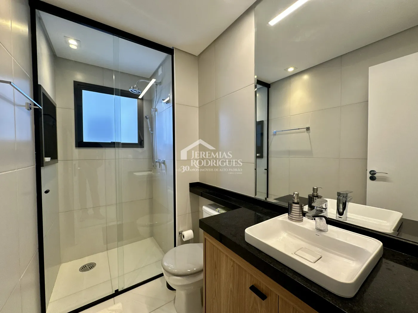 Apartamento à venda com 3 dormitórios, 109 m² no Edifício Lucca em Taubaté/SP