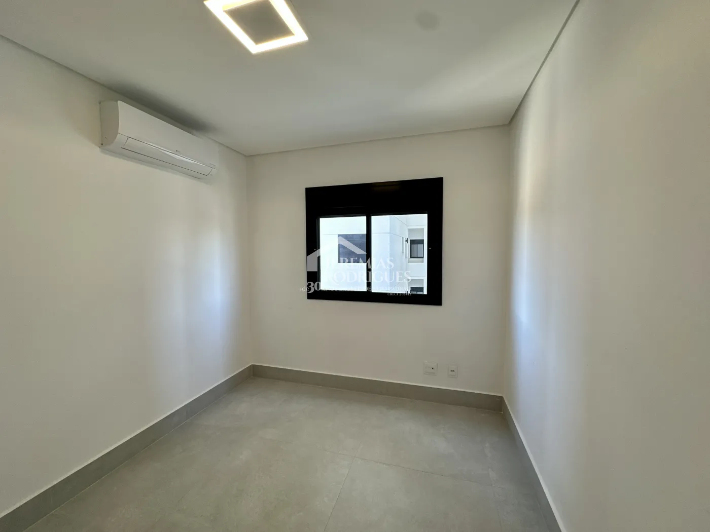 Apartamento à venda com 3 dormitórios, 109 m² no Edifício Lucca em Taubaté/SP