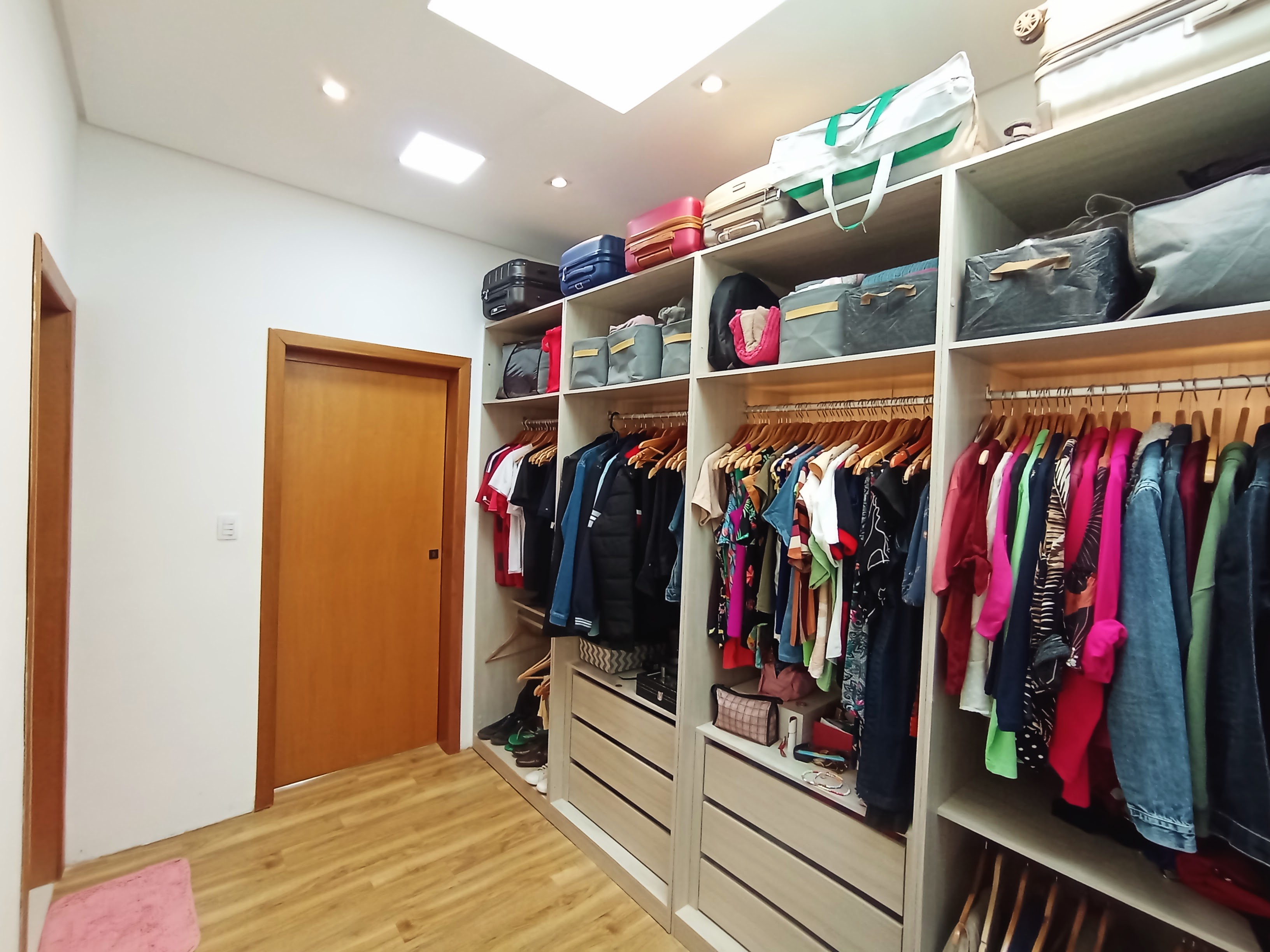 Casa à venda com 4 dormitórios no Condomínio Cyrela Landscape em Taubaté/SP.