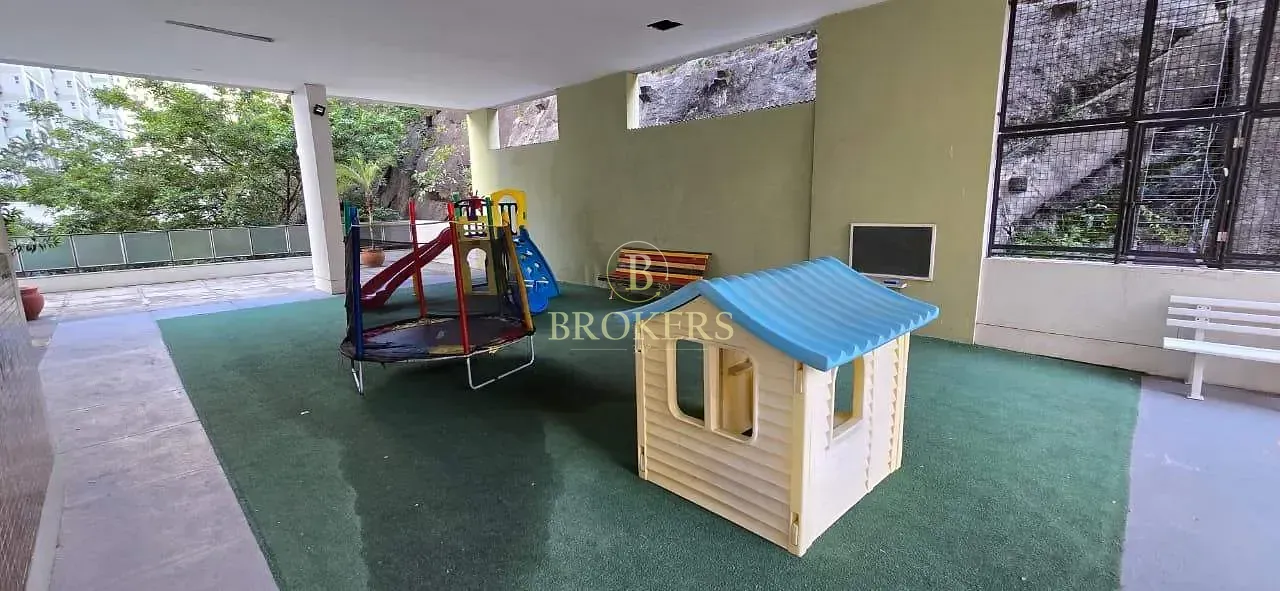 Apartamento à venda, Flamengo - Av Oswaldo Cruz - Varanda, quarto, cozinha e dependência completa -