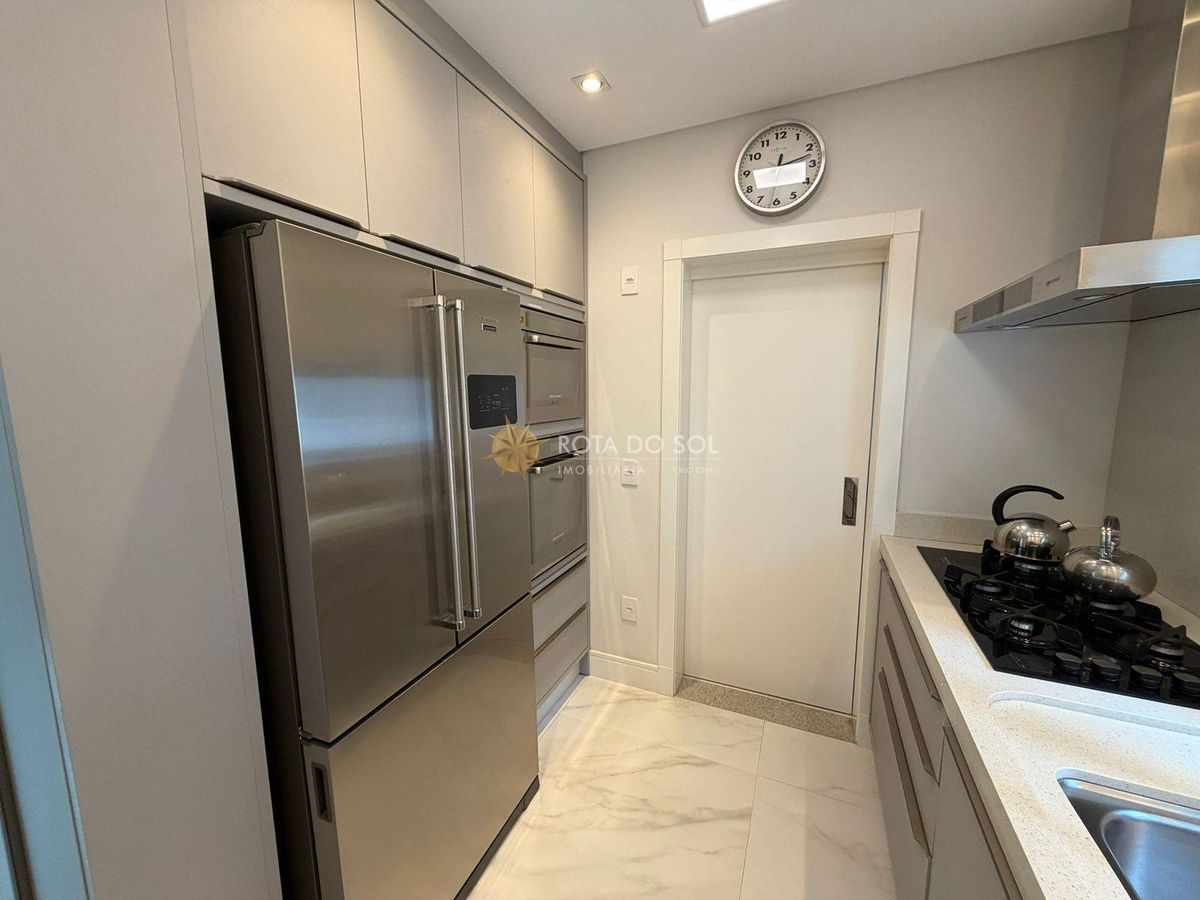 Apartamento Mobiliado 4 Suítes à Venda Meia Praia Itapema SC